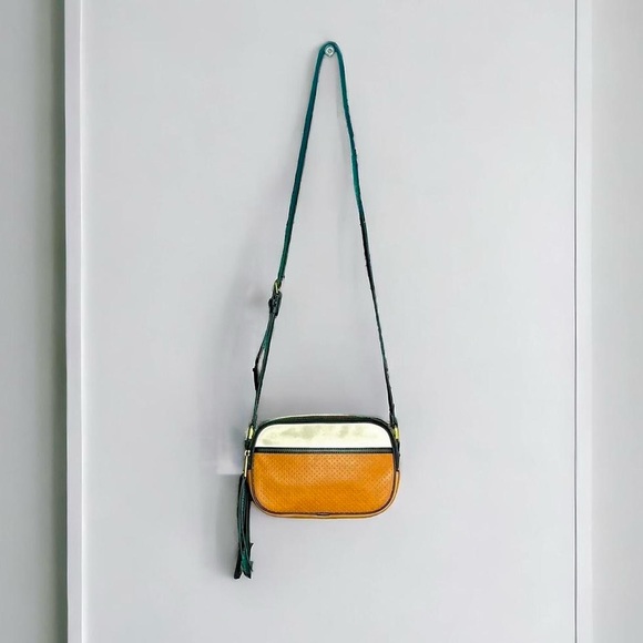 Fossil leather double zipper camera crossbody / shoulder bag - Picture 4 of 8